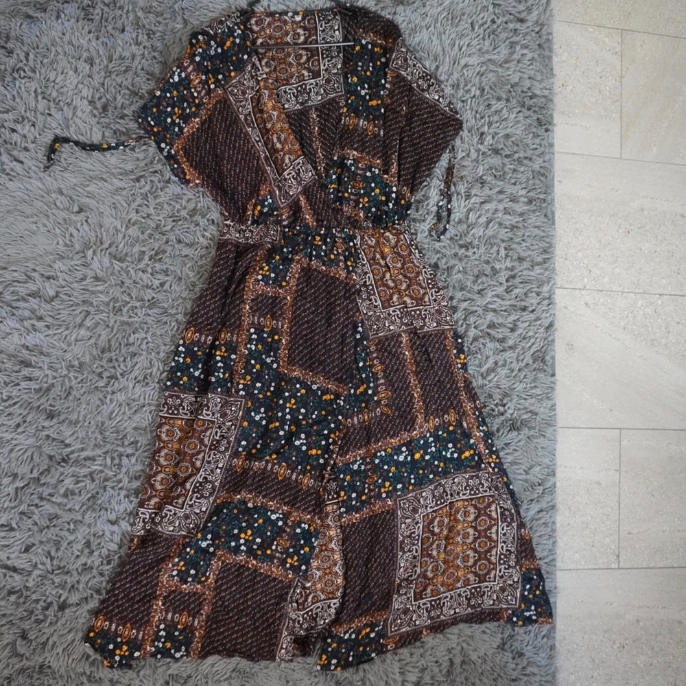 Plus Size Tribal Knot Cuff Dress - Picture 2 of 3